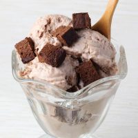chocolate-fudge-brownie-protein-frozen-yogurt-1f